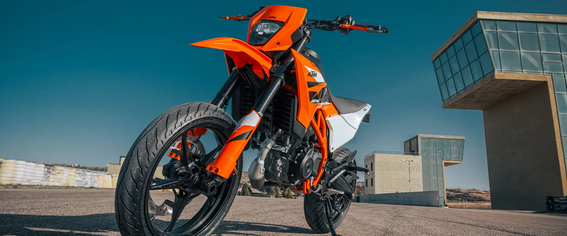 KTM 125 SMC R in Fahrt