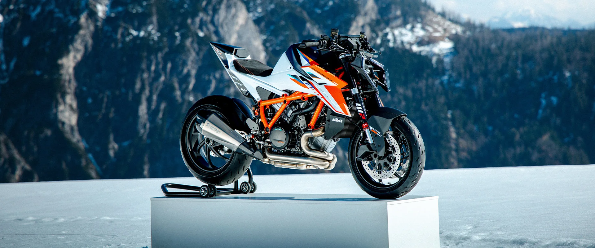 KTM 1390 Super Duke RR in Fahrt