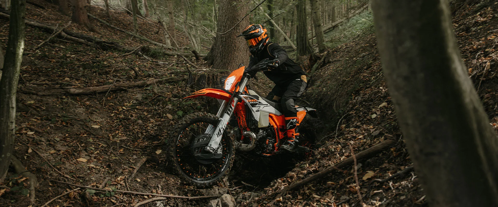 KTM 300 EXC HARDENDURO in Fahrt