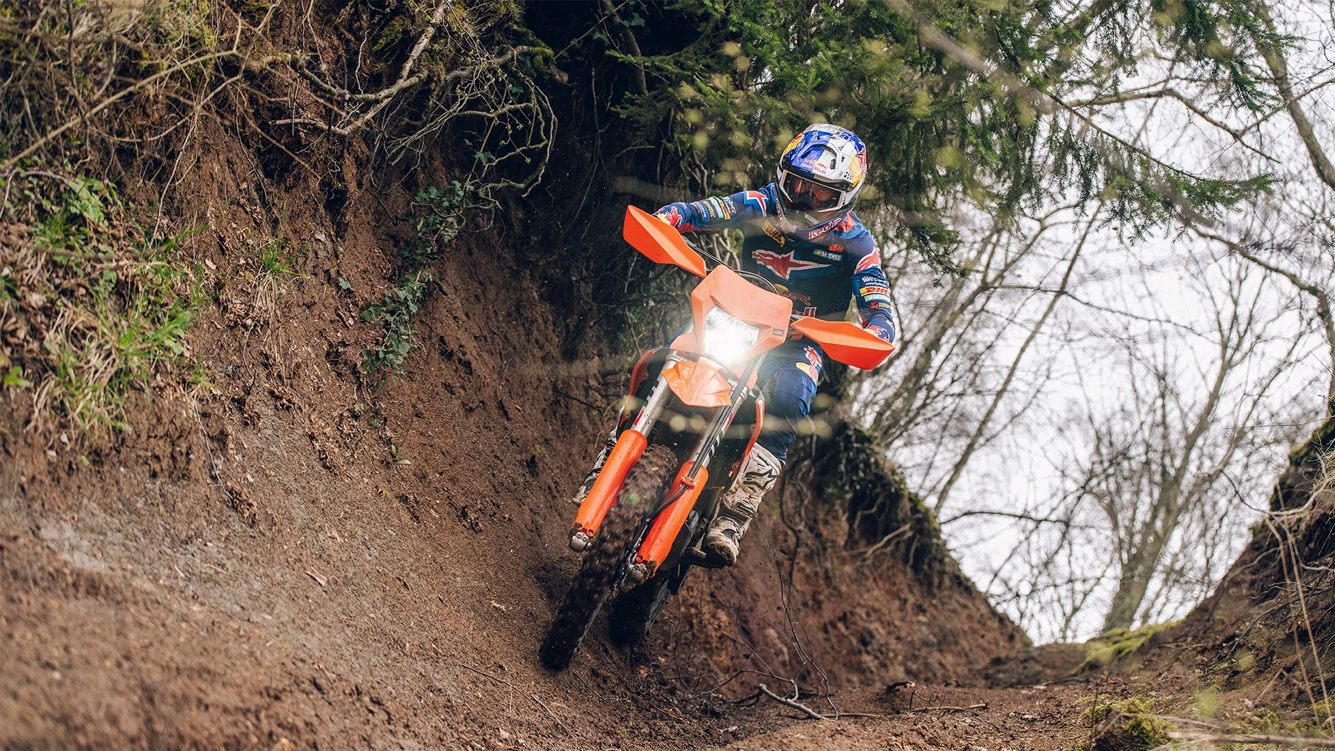 KTM 350 EXC-F in Fahrt