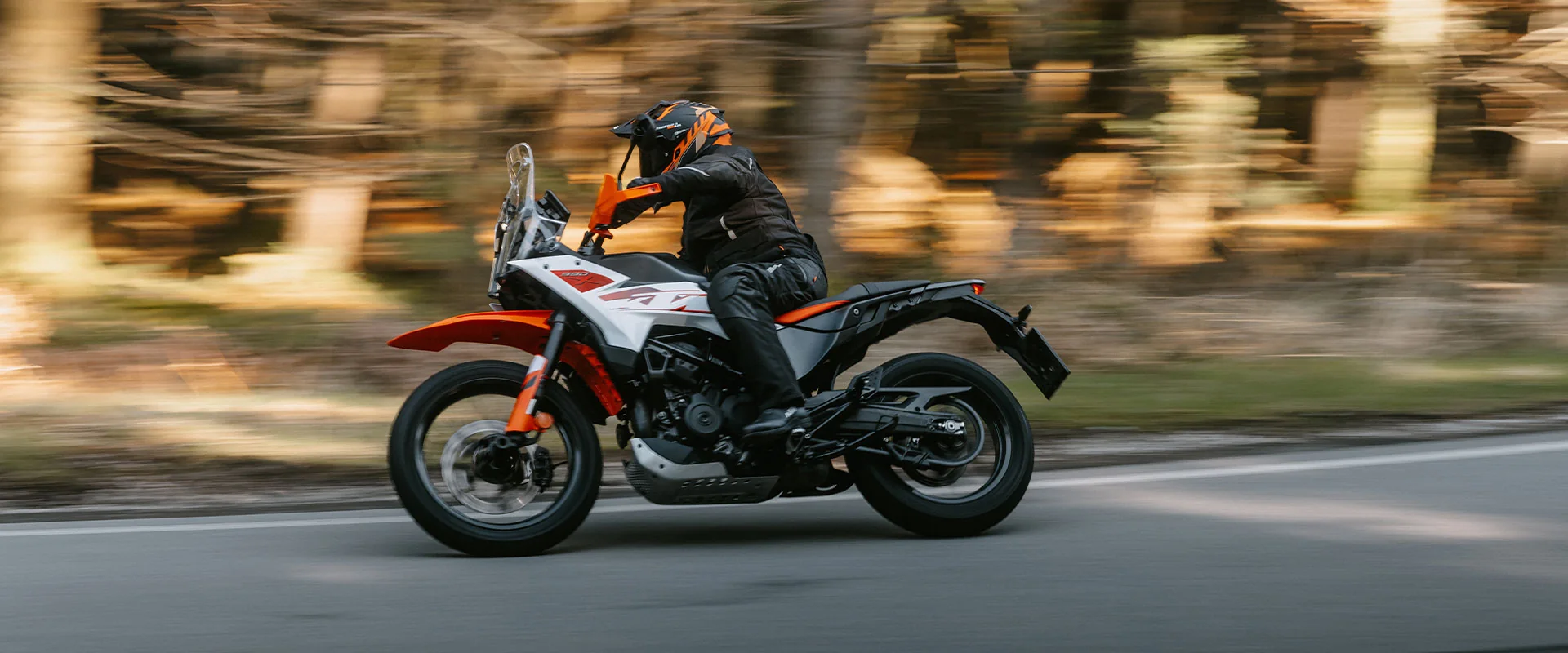 KTM 390 Adventure X in Fahrt