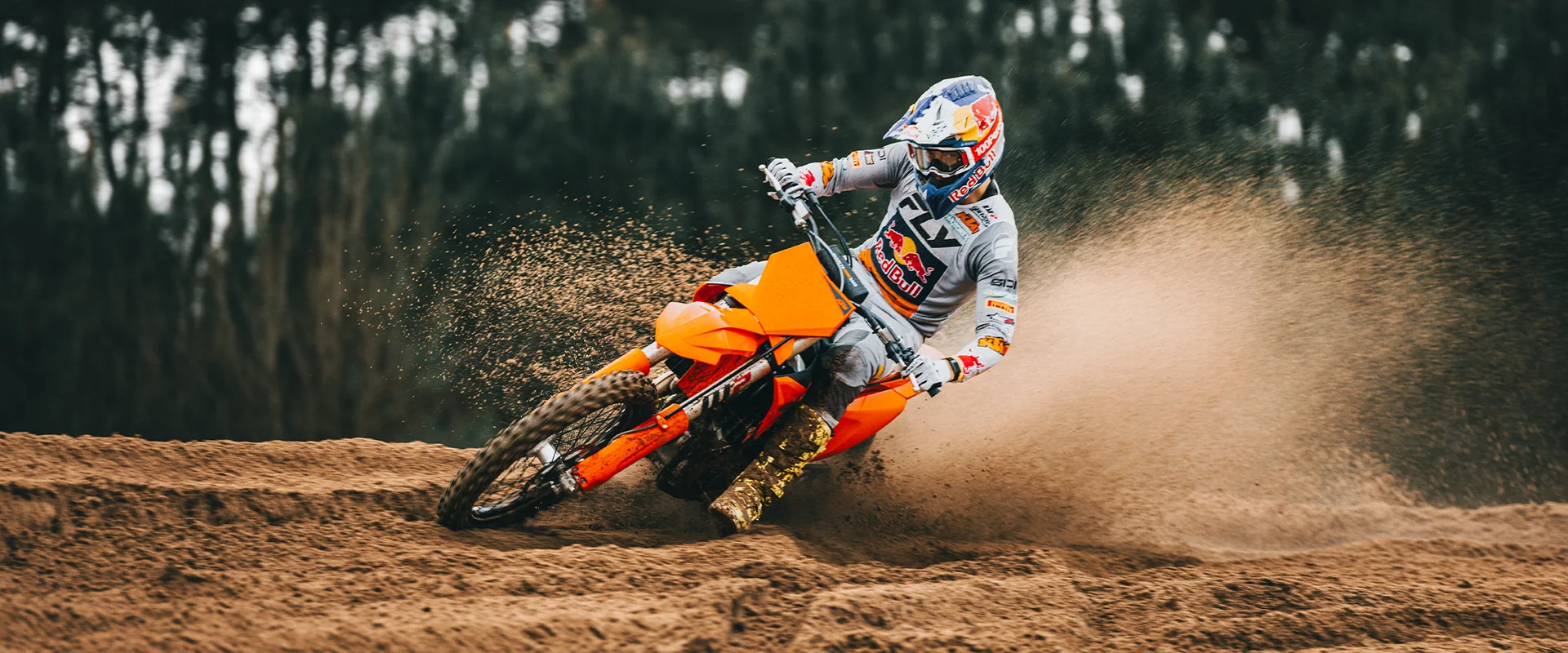 KTM 450 SX-F in Fahrt
