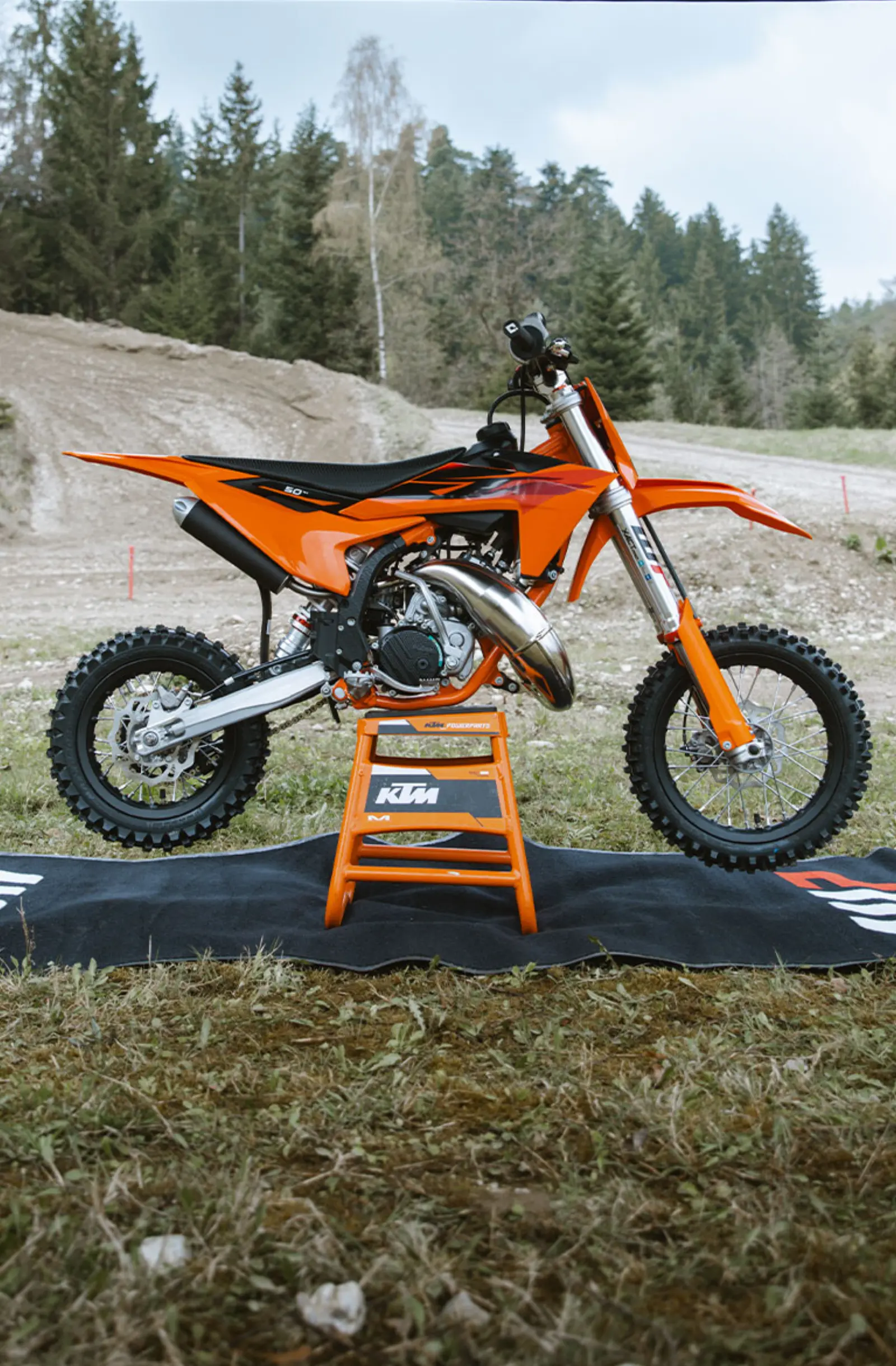 KTM 50 SX in Fahrt