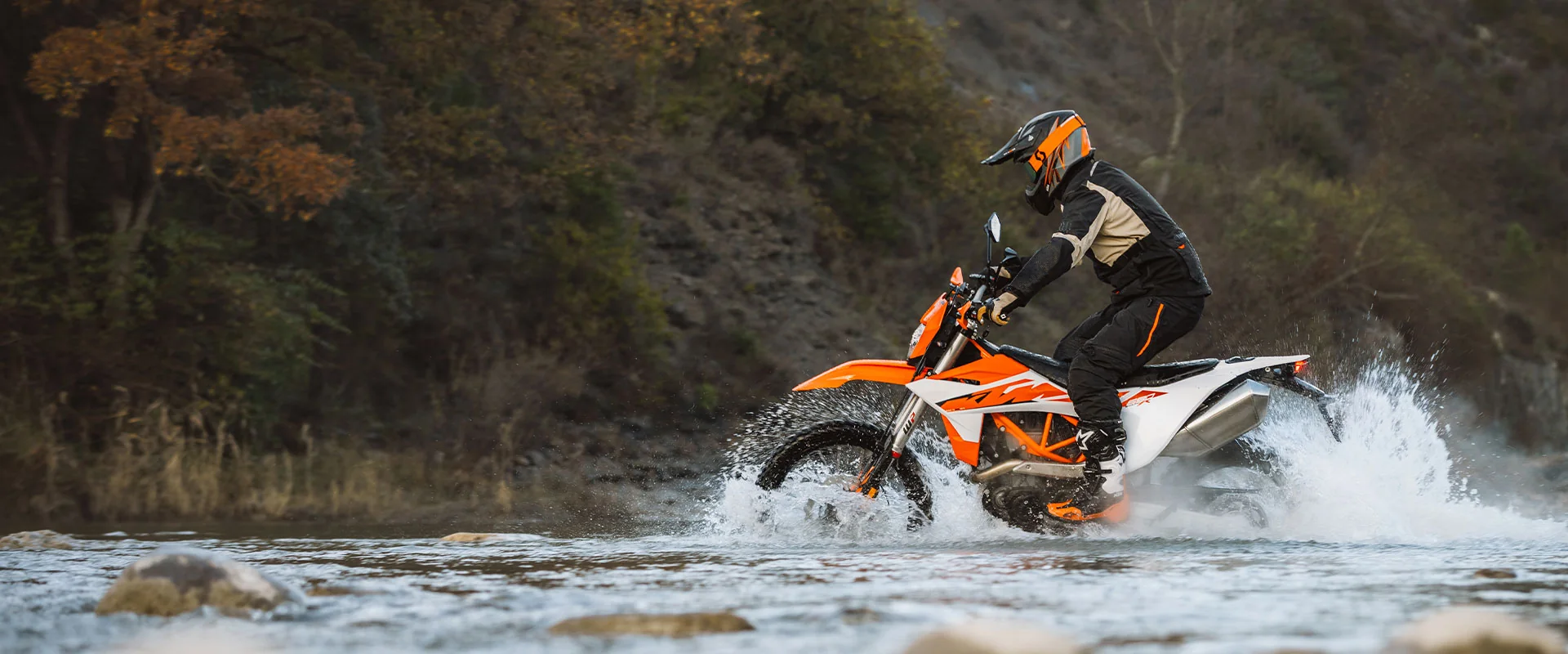 KTM 690 Enduro R in Fahrt