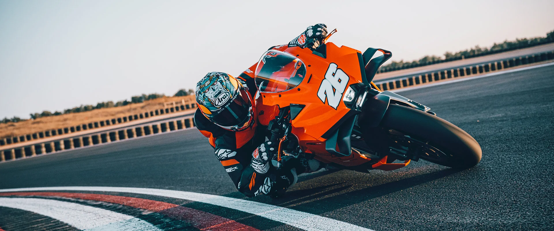 KTM 990 RC R in Fahrt
