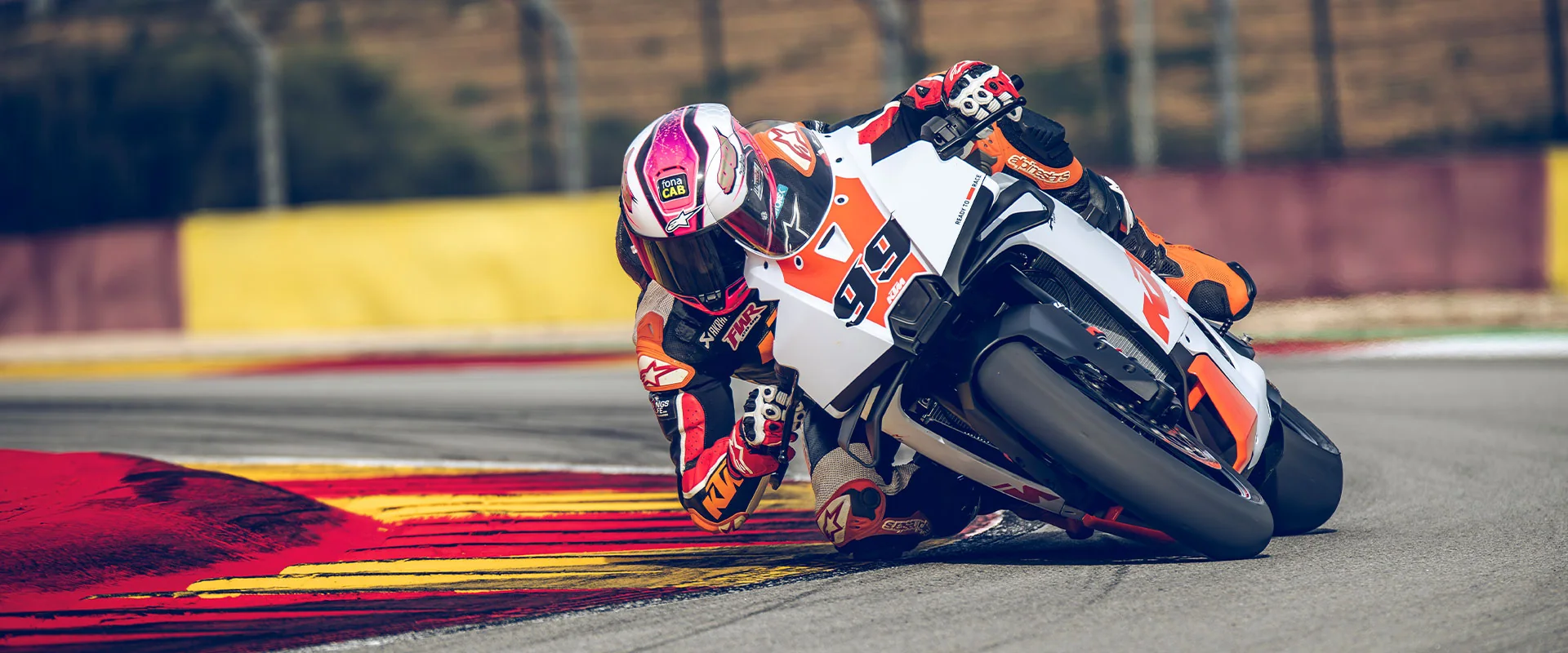 KTM 990 RC R Track in Fahrt