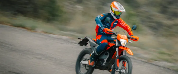 KTM FREERIDE E: Akku und Laden