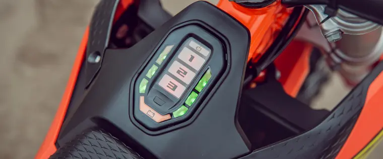 KTM SX-E 3: Akku und Laden