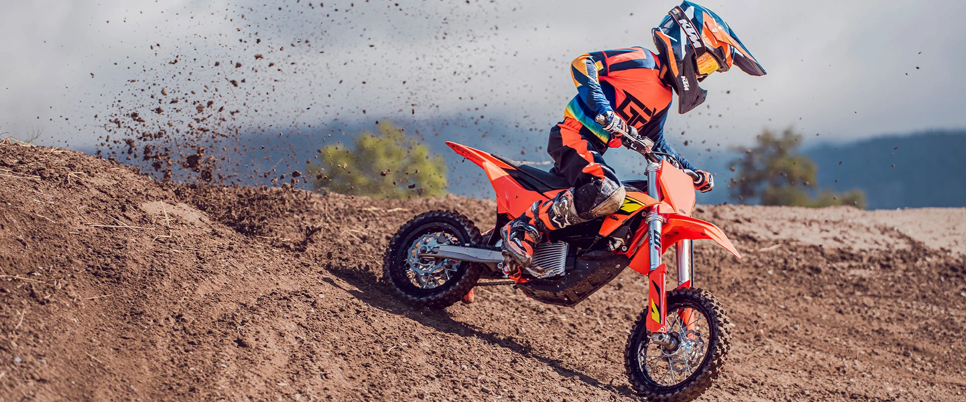 KTM SX-E 5 in Fahrt
