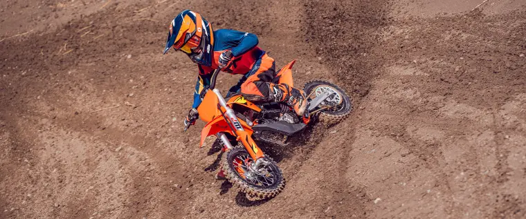 KTM SX-E 5: Akku und Laden