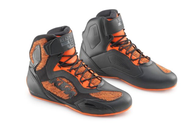 pho_pw_pers_vs_483035_3pw23000110x_faster_3_knitted_shoes_front_street_equipment__sall__awsg__v1