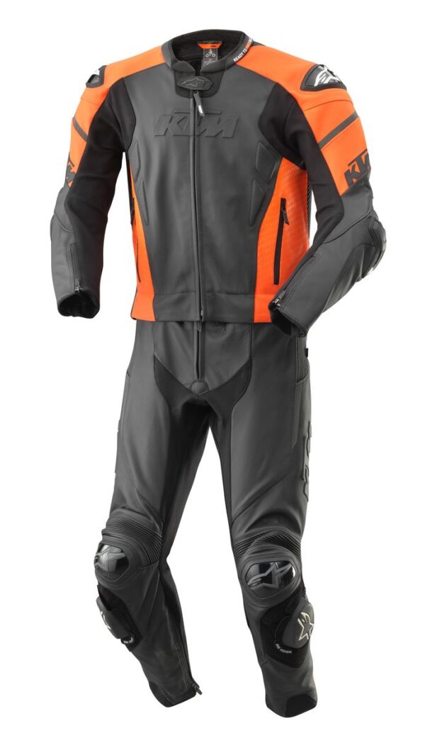 pho_pw_pers_vs_482229_3pw23000030x_radius_2_pcs_suit_front_street_equipment__sall__awsg__v1