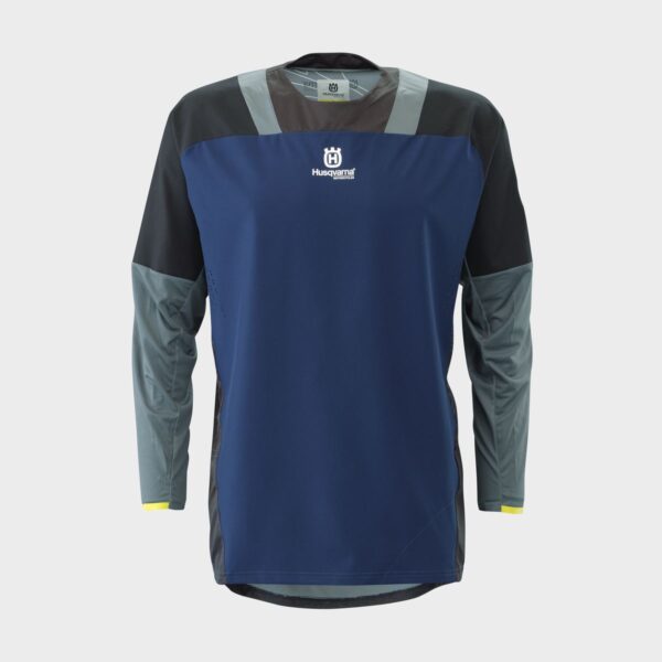 pho_hs_pers_vs_93980_3hs22001360x_gotland_shirt_blue_front__sall__awsg__v1