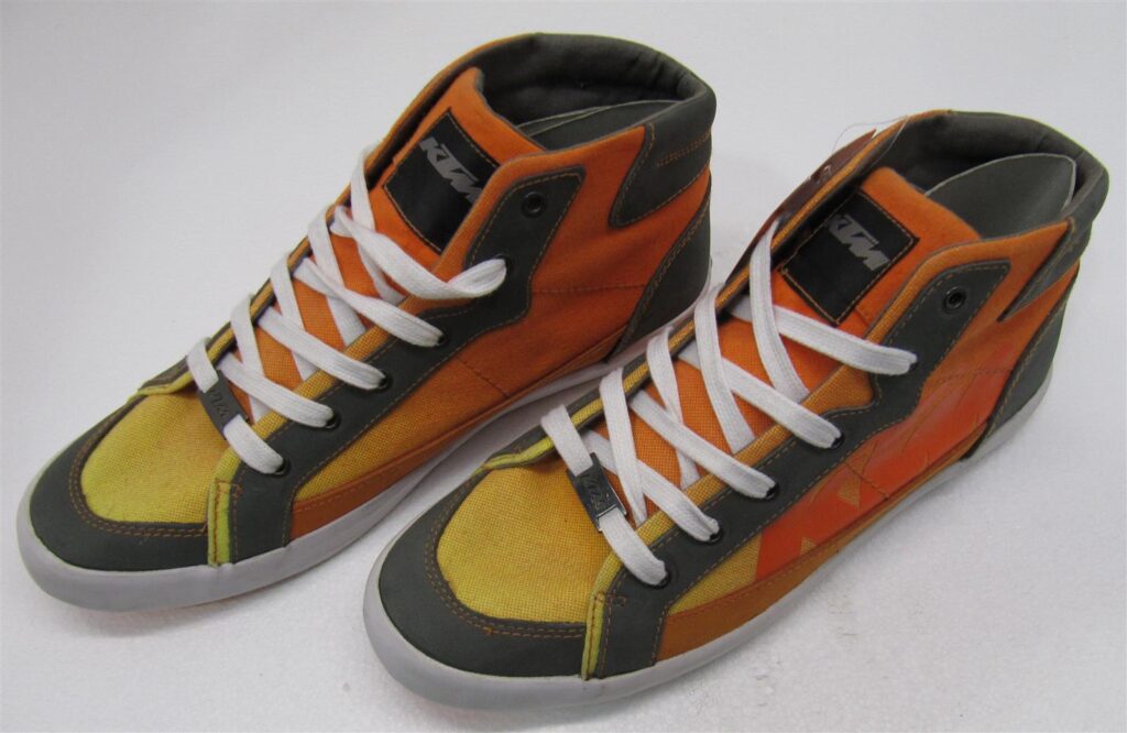 RESOUNDING SHOES 44/10.5