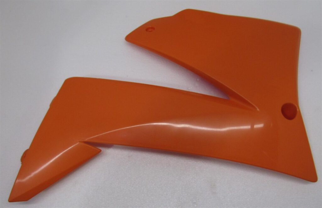 SPOILER RECHTS ORANGE LC4 '98