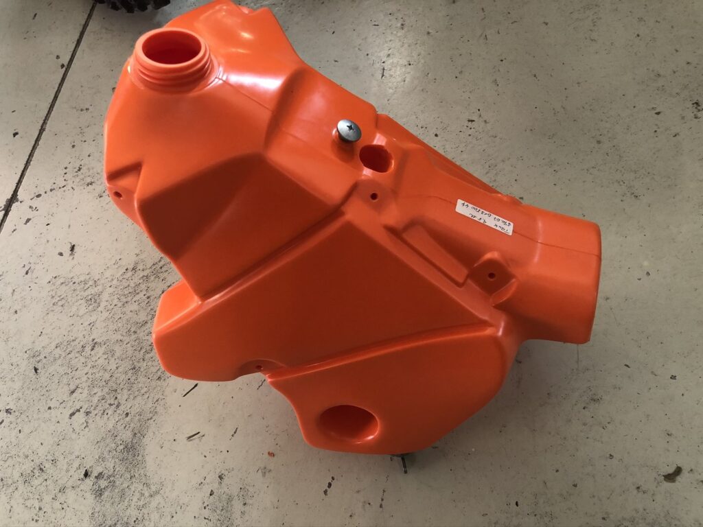 BENZINTANK KPL. RACING 8,0L 03